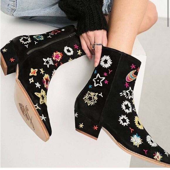 Free People Bowers Suede Embroidered Western Boots in Black‎ Size 6.5 (37) NWOB